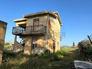 Villetta a schiera in Vendita a Caltanissetta, 59'000€, 150 m²