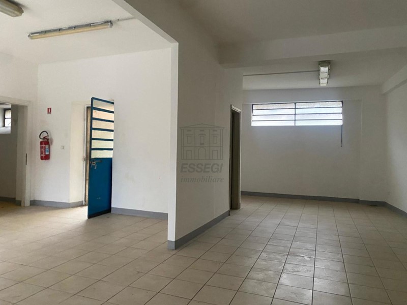 Capannone in Affitto a Lucca, 800€, 70 m²