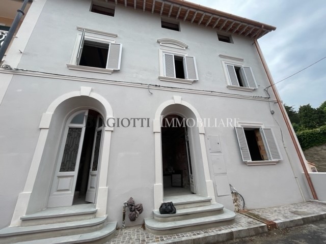 Casa Semi Indipendente in Vendita a Livorno, zona Montenero alto, 350'000€, 180 m²