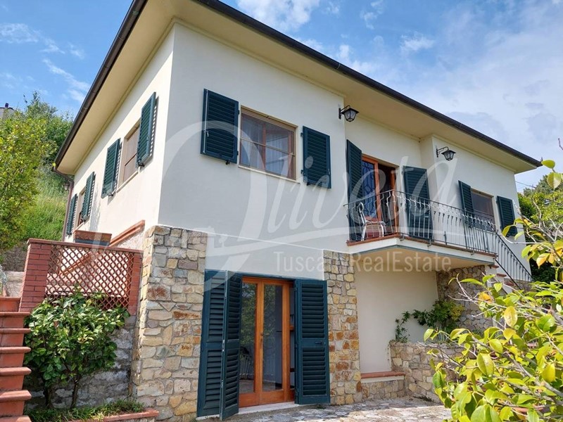 Casa Indipendente in Vendita a Lucca, zona Pieve di Brancoli, 250'000€, 120 m²
