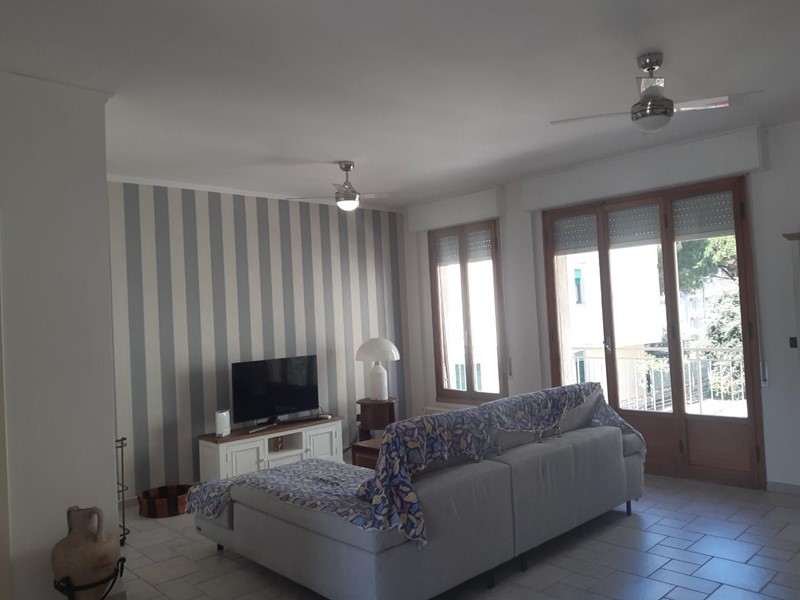 Appartamento in Vendita a Massa, zona Marina di Massa, 380'000&euro;, 120 m², arredato