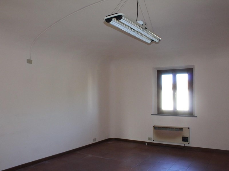 Ufficio in Vendita a Cascina, 39'000€, 30 m²