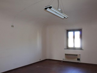 Ufficio in Vendita a Cascina, 39'000€, 30 m²