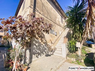 Casa Semi Indipendente in Vendita a Piombino, 400'000&euro;, 200 m², arredato, con Box