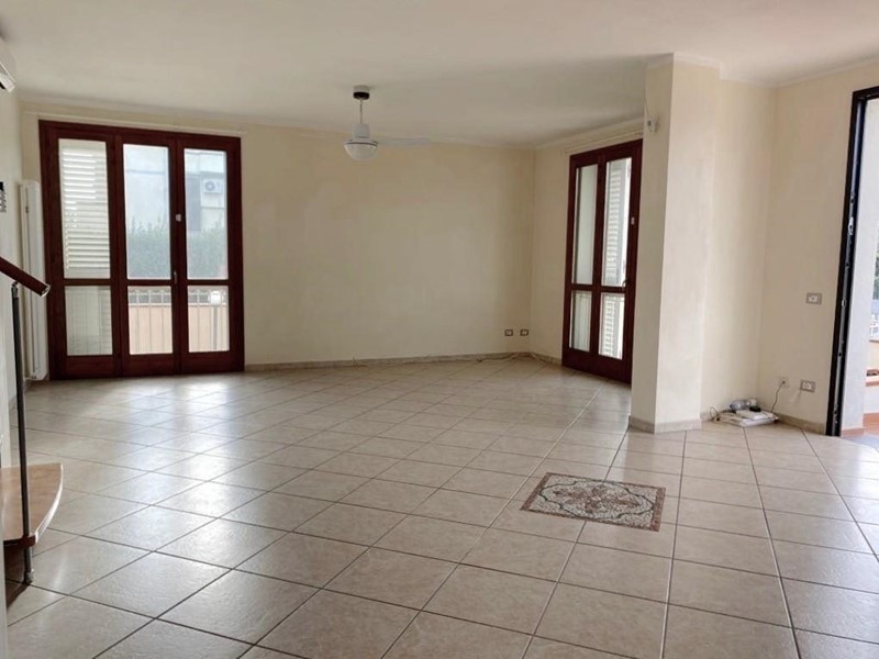 Villa bifamiliare in Vendita a San Giuliano Terme, zona Campo, 550'000€, 300 m²