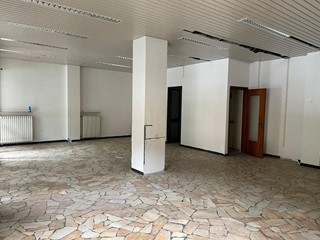 Immobile commerciale in Affitto a Aulla, 700€, 100 m²