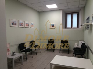 Ufficio in Vendita a Verbania, zona Trobaso, 300'000€, 200 m²