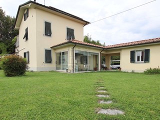 Villa in Vendita a Lucca, zona Nord, 570'000€, 215 m²