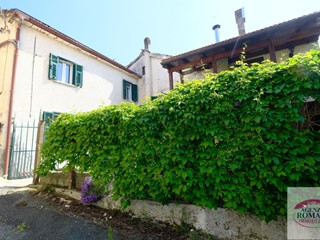 Casa Semi Indipendente in Vendita a Ponzone, 75'000€, 239 m²