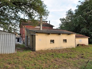 Rustico in Vendita a Ravenna, zona Savarna, 84'000€, 270 m², con Box