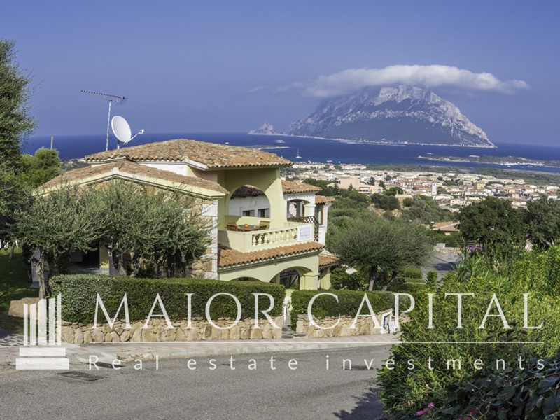 Villetta a schiera in Vendita a Loiri Porto San Paolo, zona Monte Contros, 395'000€, 90 m², arredato