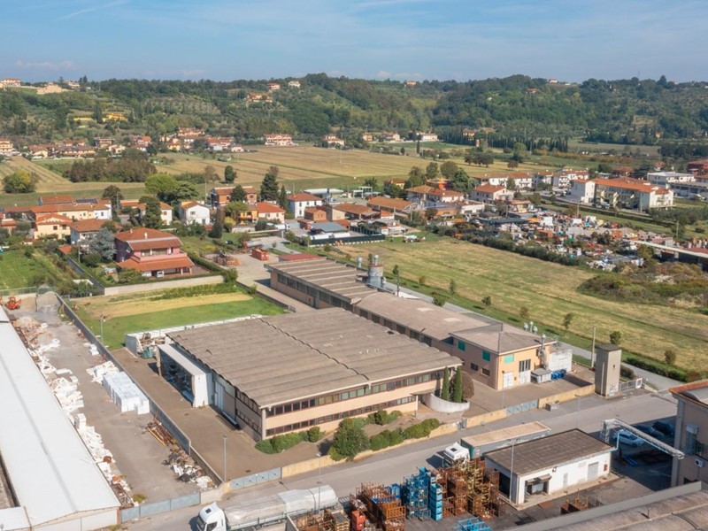Capannone in Vendita a Santa Maria a Monte, 880'000€, 3000 m²