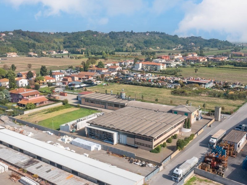 Capannone in Vendita a Santa Maria a Monte, 580'000€, 1400 m²
