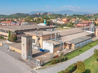 Capannone in Vendita a Santa Maria a Monte, 470'000€, 1550 m²