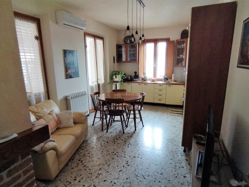 Villa in Vendita a San Miniato, 600'000€, 380 m²