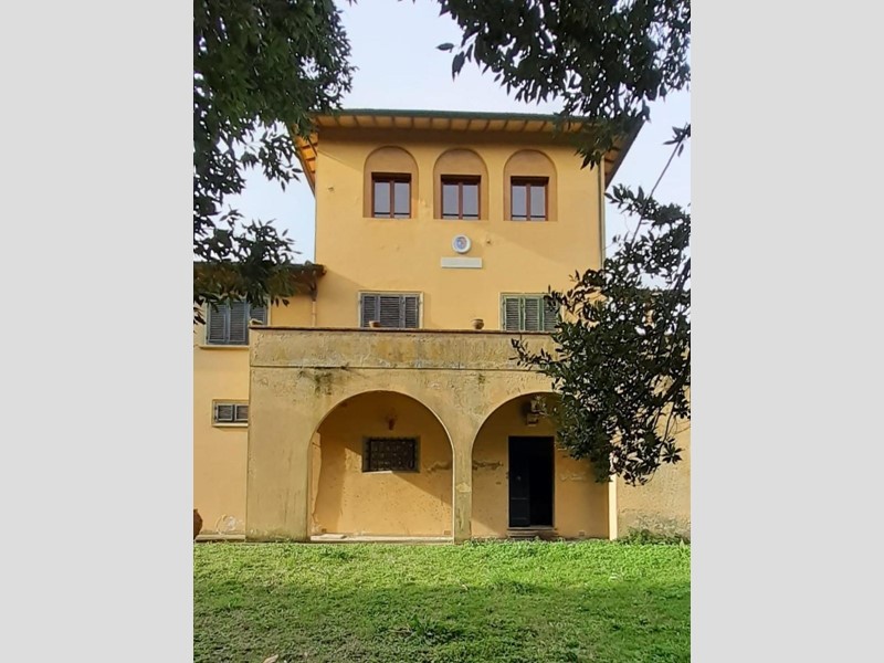 Villa in Vendita a San Miniato, zona Scala, 700'000€, 930 m²