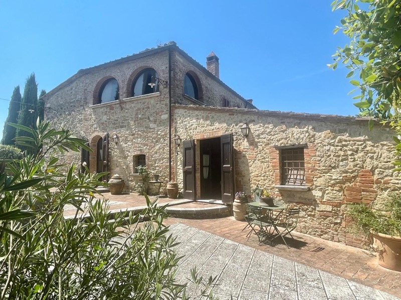 Casale in Vendita a Asciano, 1'500'000€, 370 m², con Box