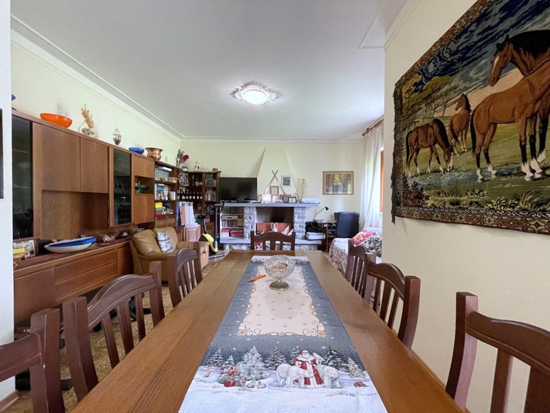 Casa Indipendente in Vendita a Camaiore, 390'000&euro;, 145 m², con Box