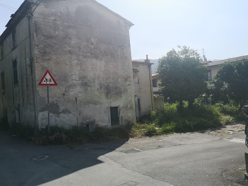 Casa Indipendente in Vendita a Massa, 120'000€, 110 m²