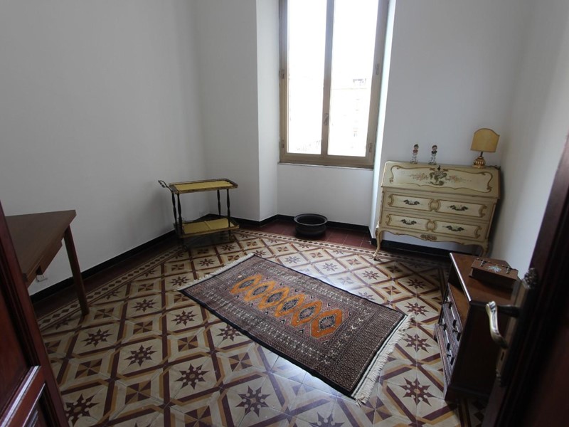 Appartamento in Vendita a La Spezia, 235'000&euro;, 149 m², arredato