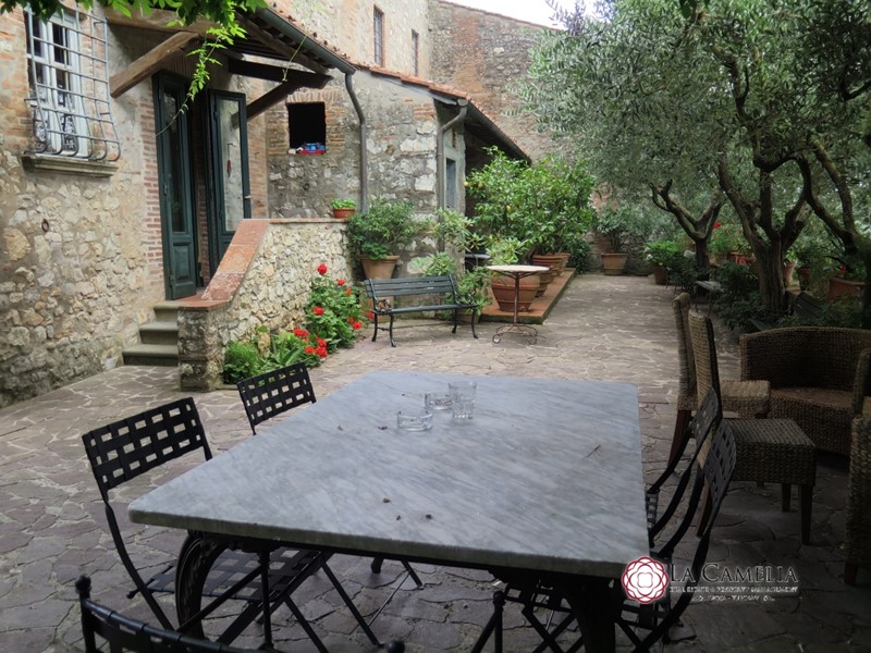 Casale in Vendita a Lucca, 1'280'000€, 1000 m²