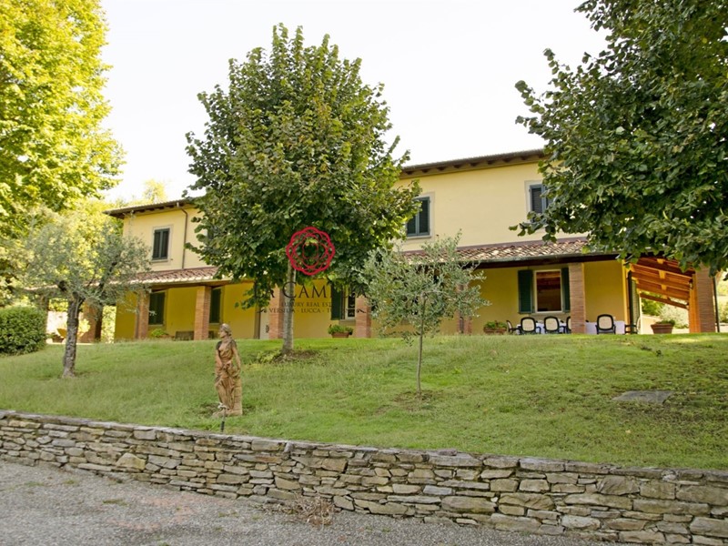 Villa in Affitto a Lucca, 300 m²
