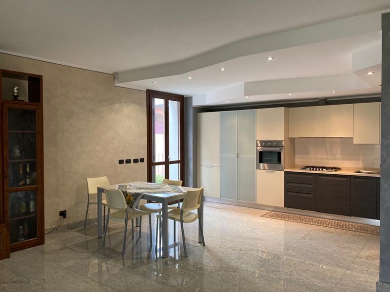 Casa Indipendente in Vendita a Cadeo, 330'000€, 220 m², con Box