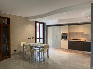 Casa Indipendente in Vendita a Cadeo, 330'000€, 220 m², con Box