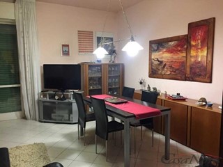Quadrilocale in Vendita a Carrara, zona Marina di Carrara, 160'000€, 85 m², arredato