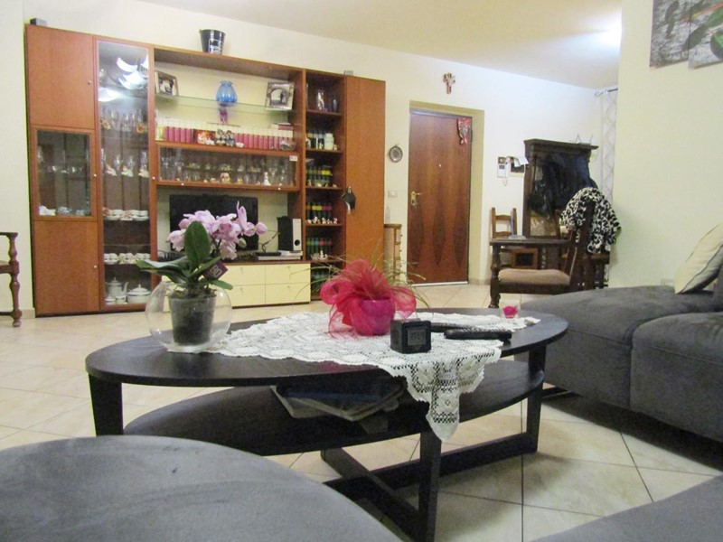 Casa Semi Indipendente in Vendita a Carrara, zona Avenza, 320'000€, 120 m², arredato