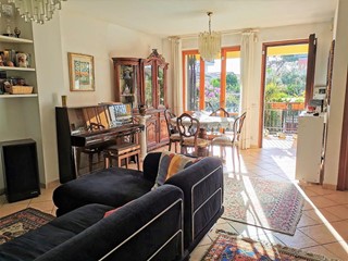 Villetta a schiera in Vendita a Carrara, 530'000€, 210 m², arredato