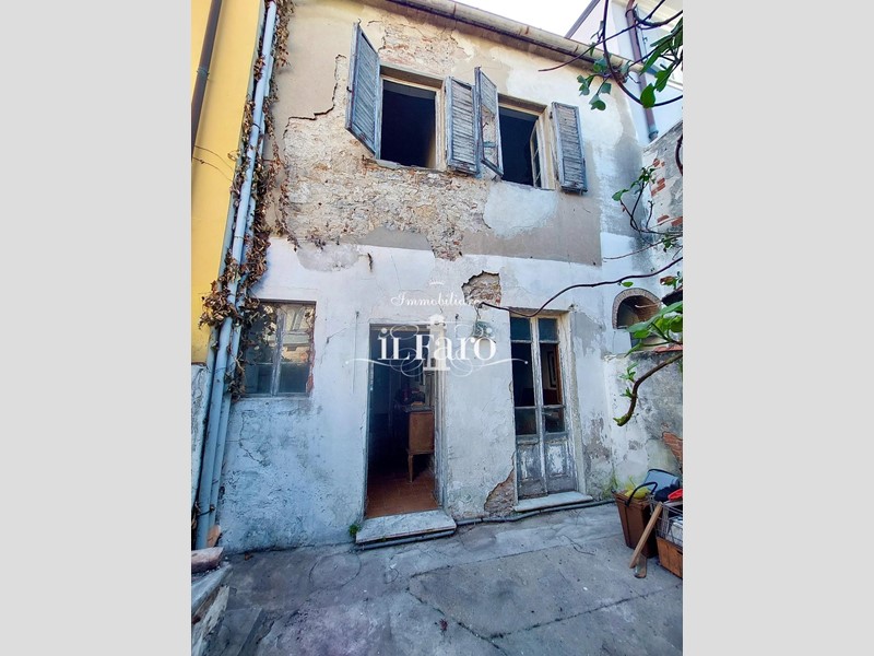 Casa Indipendente in Vendita a Viareggio, 430'000€, 180 m², arredato