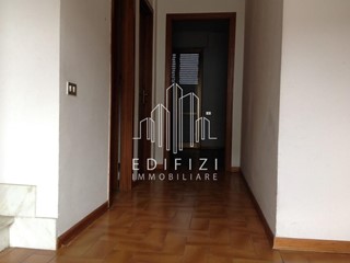 Villetta a schiera in Vendita a Massa, zona Quercioli, 280'000€, 150 m², con Box