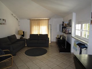 Quadrilocale in Vendita a Carrara, zona Avenza, 220'000€, 115 m², arredato