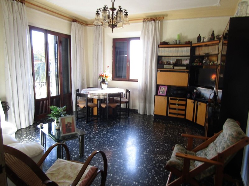 Casa Indipendente in Vendita a Carrara, zona Avenza, 360'000€, 200 m², arredato