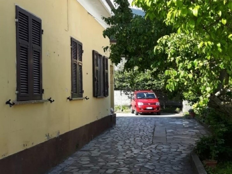 Casa Indipendente in Vendita a Carrara, zona Fossone, 240'000€, 150 m², arredato