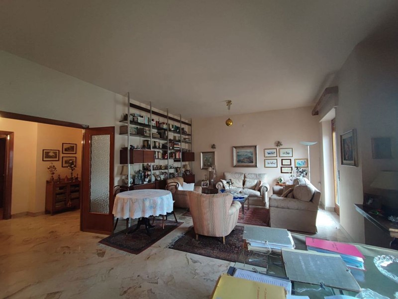 Appartamento in Vendita a Palermo, 375'000€, 200 m²