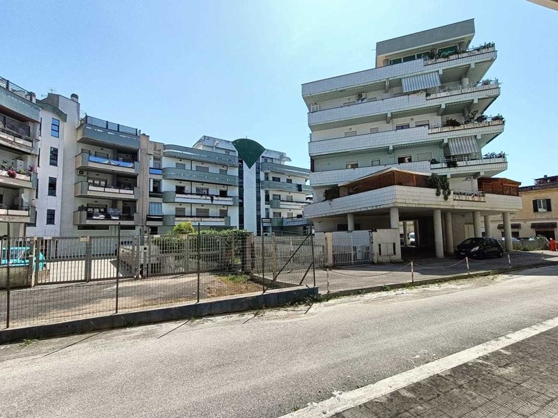 Box in Vendita a Nettuno, 47'000€, 180 m², con Box