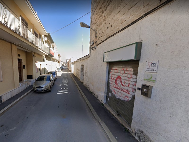 Capannone in Vendita a Taranto, zona Talsano, 148'000€, 343 m²