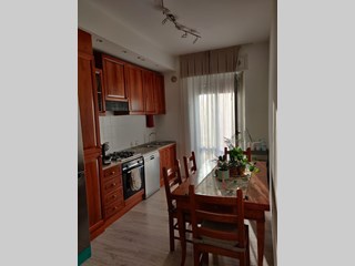 Trilocale in Vendita a Verona, zona Borgo Roma, 140'000€, 70 m²