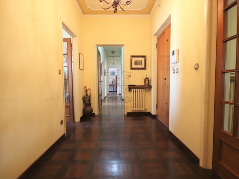 Appartamento in Vendita a Lucca, 365'000€, 190 m²