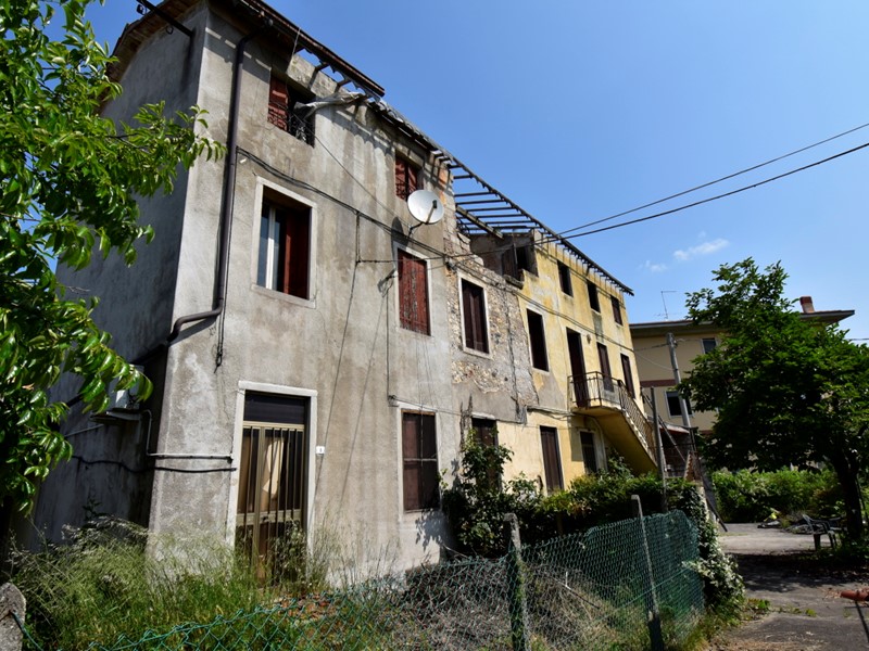Casa Indipendente in Vendita a Arzignano, 150'000€, 230 m²