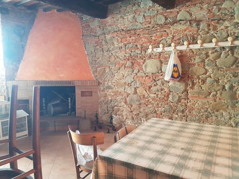 Casa Semi Indipendente in Vendita a Capannori, zona Segromigno In Piano, 130'000€, 110 m²