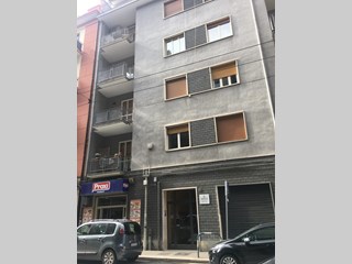 Immobile commerciale in Vendita a Bari, zona via lattanzio,39-43, 88'000€, 180 m²