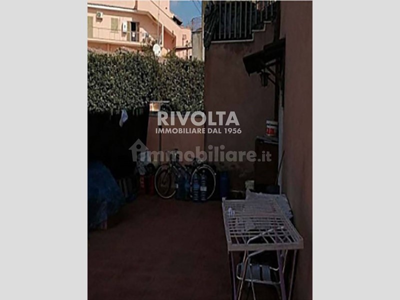 Appartamento in Vendita a Roma, zona Cesano, 117'600€, 169 m²
