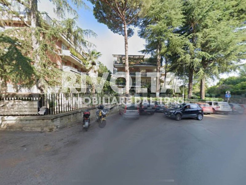 Bilocale in Vendita a Roma, zona Cortina, 346'437€, 140 m²