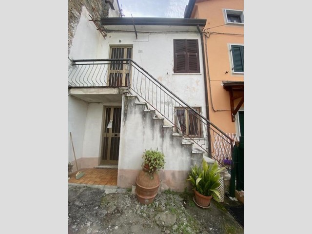 Casa Indipendente in Vendita a Luni, zona Casano, 90'000€, 65 m²