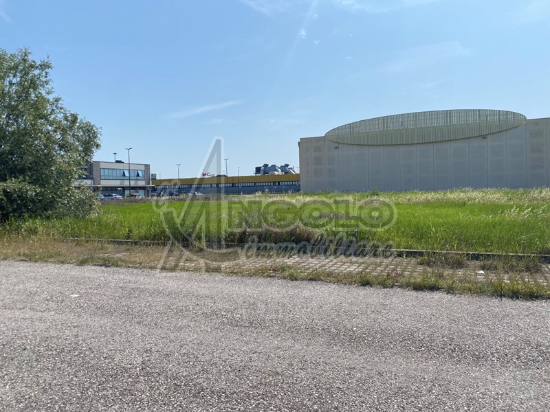 Terreno industriale in Vendita a Occhiobello, 179'000€, 5380 m²