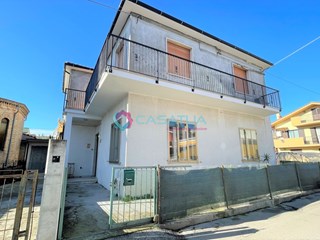 Quadrilocale in Vendita a Pineto, zona Scerne, 120'000€, 117 m²