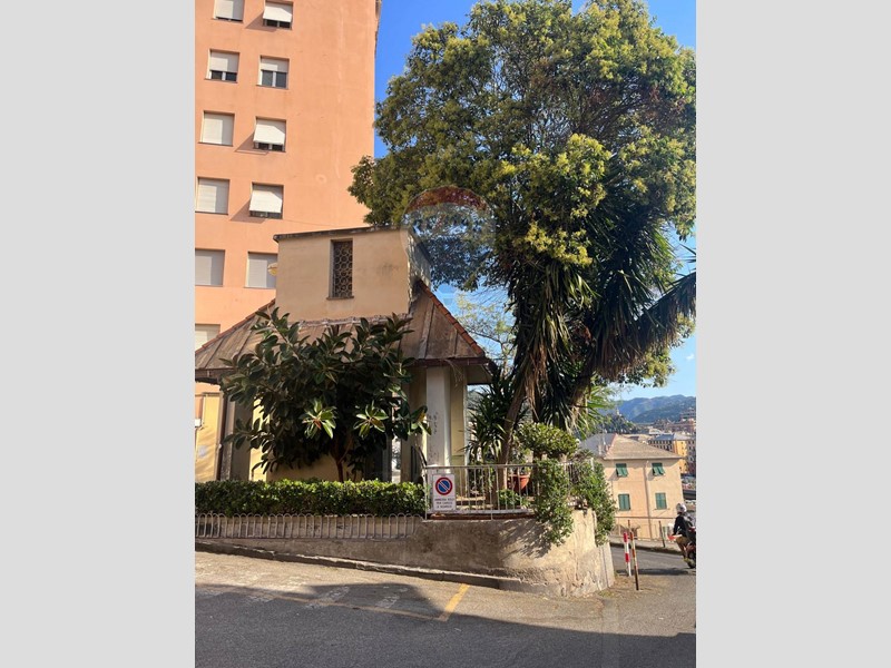 Appartamento in Vendita a Genova, zona Marassi, 91'000€, 120 m²